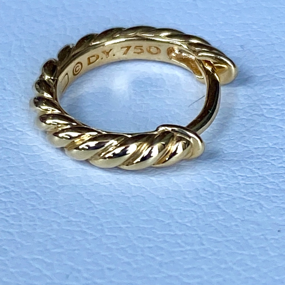 SINGLE ONE David Yurman cable earring 1/2” 18k yellow gold.